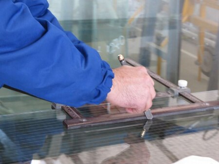 Измерване и рязане на стъкло за врата